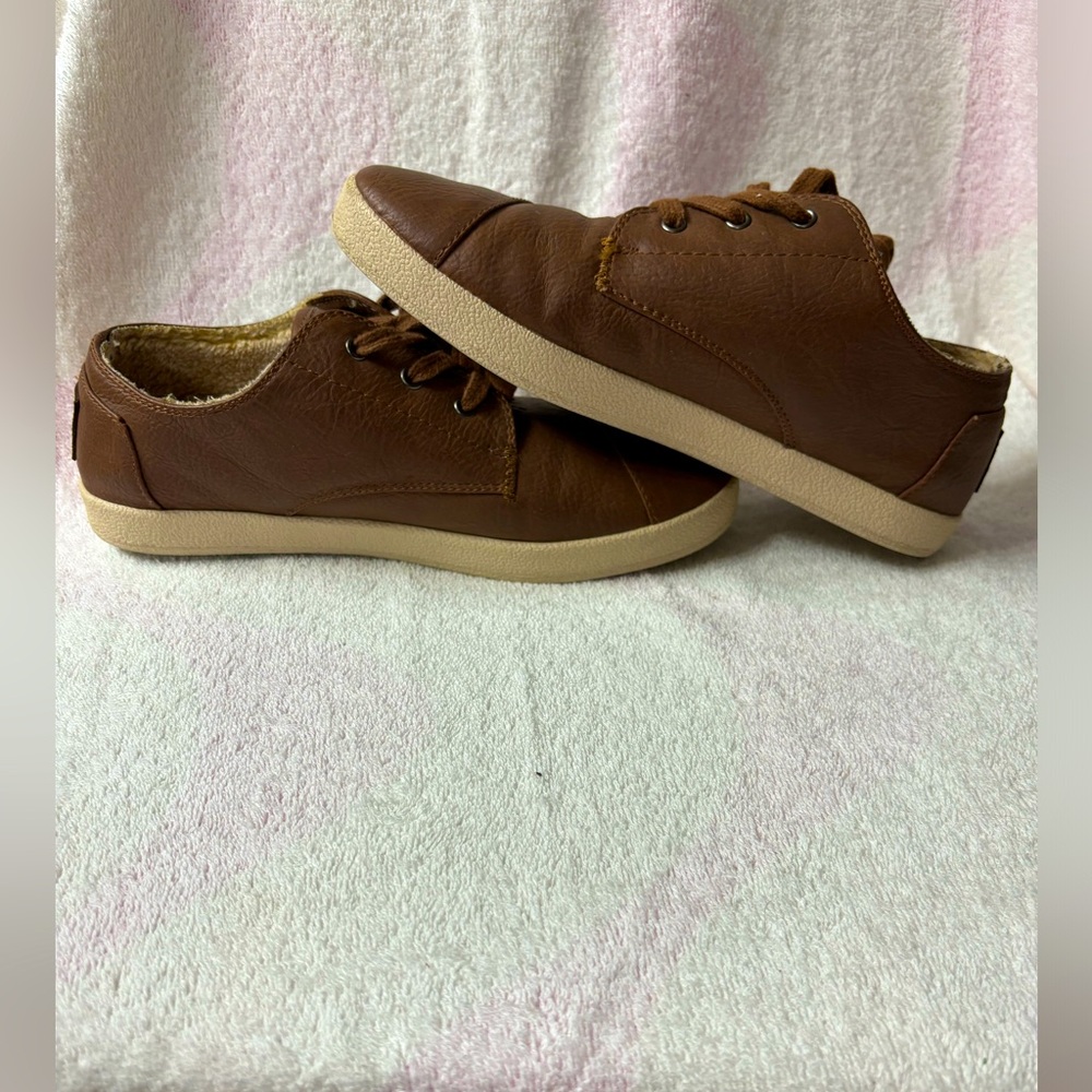 Toms brown laced shoes women’s size 6